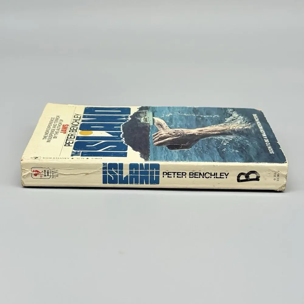 The Island by Peter Benchley 1980 Trade Paperback Book